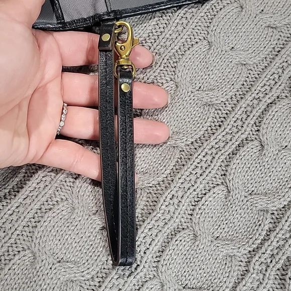 Black Fossil Wristlet/Crossbody - Picture 13 of 14